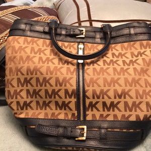 Micheal Kors signature Purse